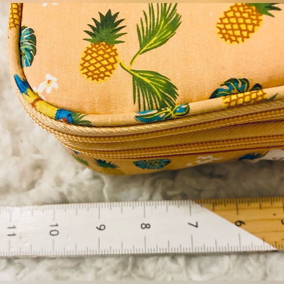 Primrose Hill NWOT cosmetic bag - Picture 8 of 11